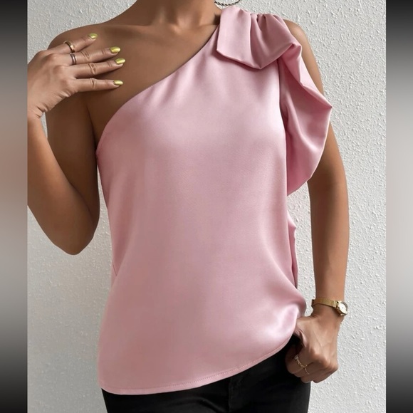 Luxe pink one shoulder satin blouse - Picture 4 of 6